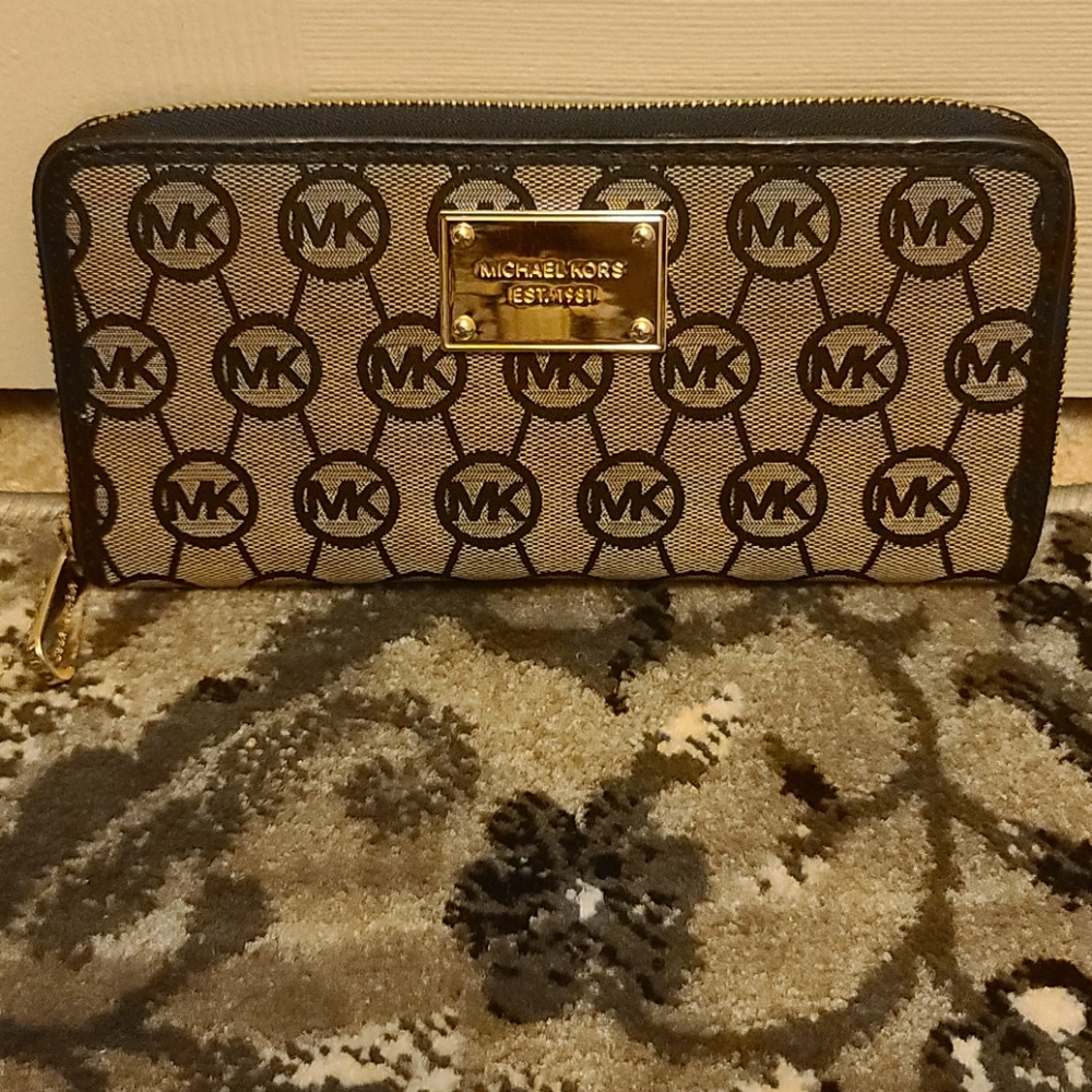 Michael kors wallet